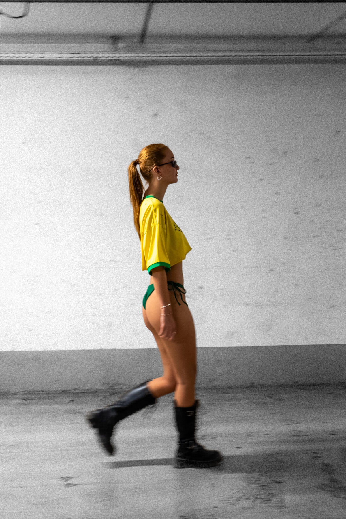 T-SHIRT FEMME CROPPED - JAUNE