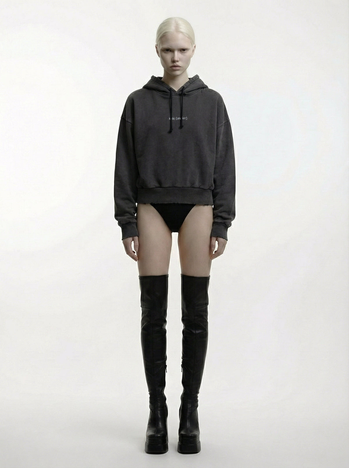 SWEAT À CAPUCHE - NOIR DÉLAVÉ